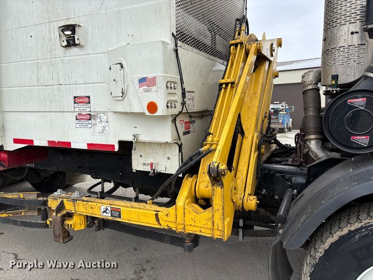 image for item DW7487 2025 Mack LR refuse truck