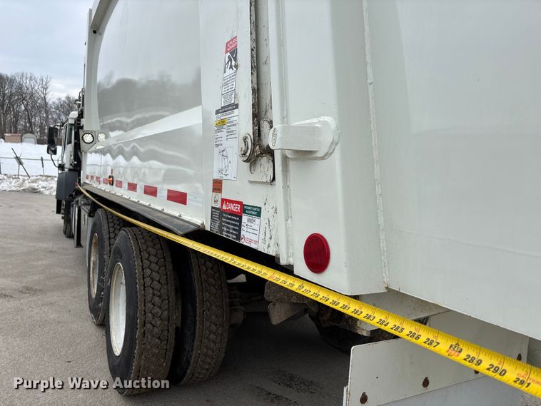 image for item DW7487 2025 Mack LR refuse truck