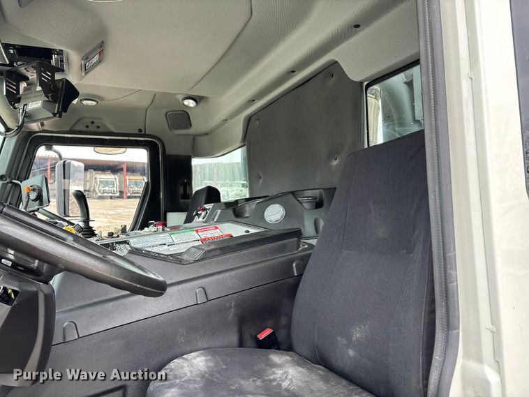 image for item DW7487 2025 Mack LR refuse truck