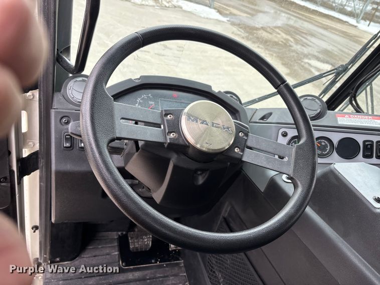 image for item DW7487 2025 Mack LR refuse truck