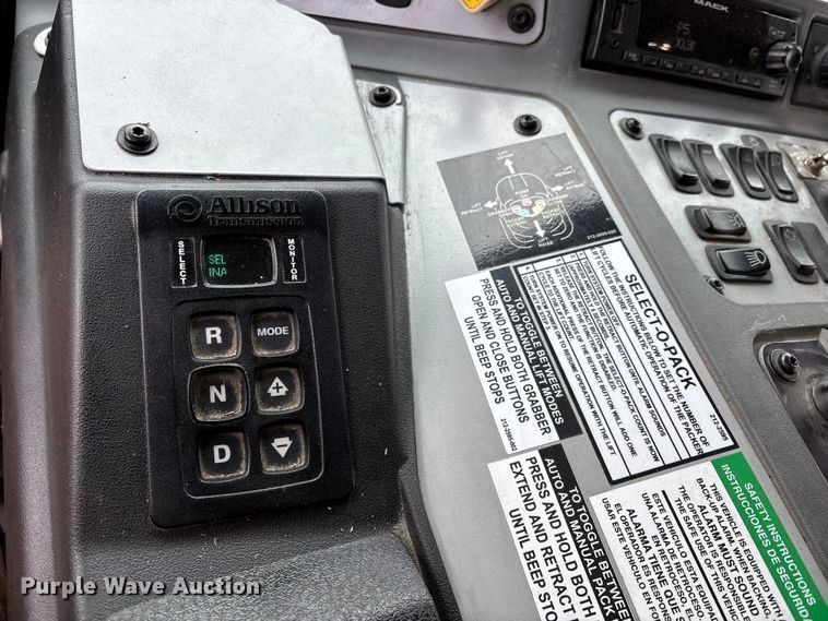 image for item DW7487 2025 Mack LR refuse truck