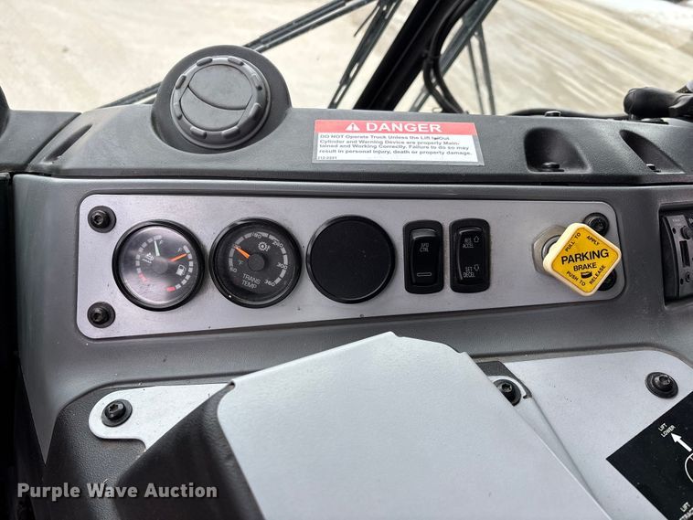 image for item DW7487 2025 Mack LR refuse truck