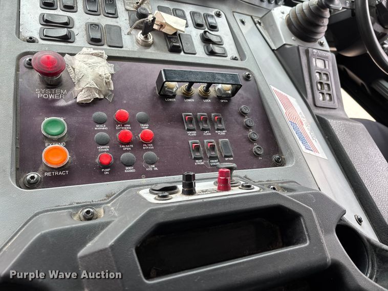 image for item DW7487 2025 Mack LR refuse truck