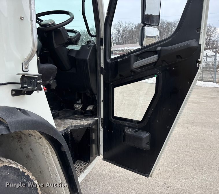 image for item DW7487 2025 Mack LR refuse truck