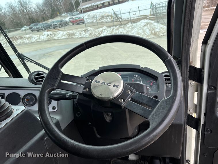 image for item DW7487 2025 Mack LR refuse truck