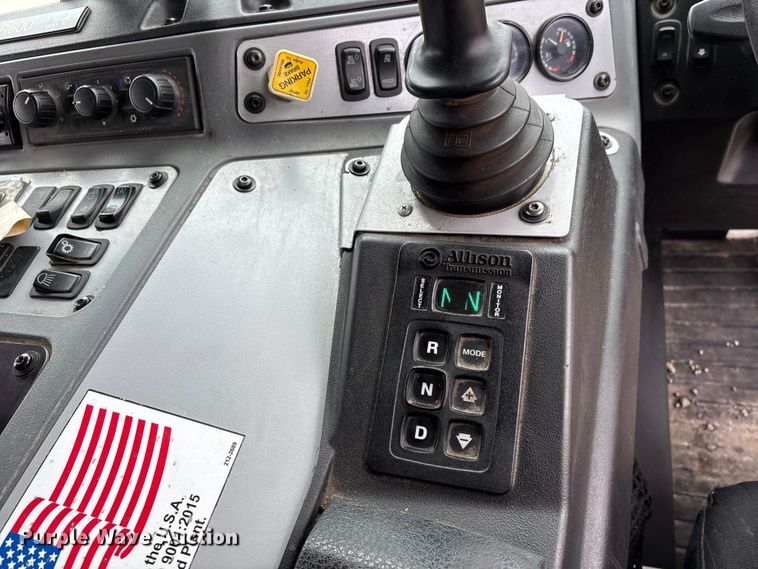 image for item DW7487 2025 Mack LR refuse truck