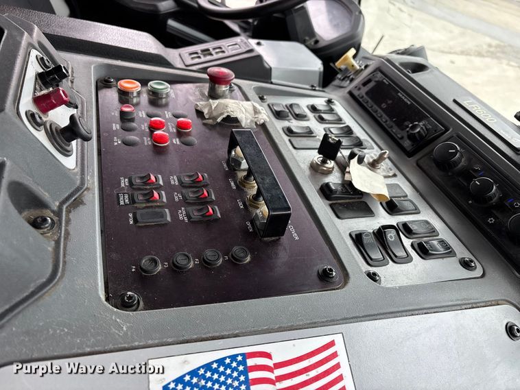 image for item DW7487 2025 Mack LR refuse truck