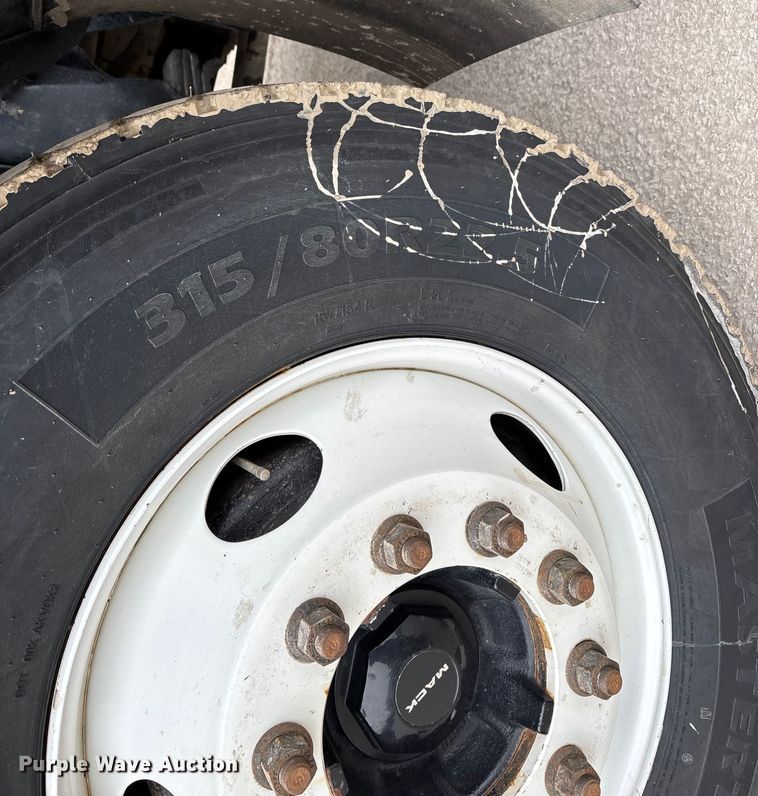 image for item DW7487 2025 Mack LR refuse truck