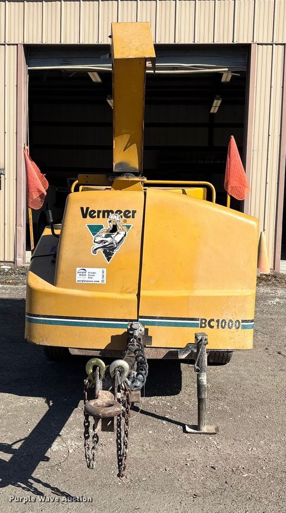 image for item DW7491 2000 Vermeer BC1000 wood chipper