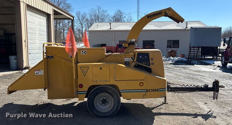 image for item DW7491 2000 Vermeer BC1000 wood chipper