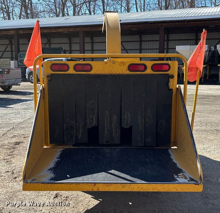 image for item DW7491 2000 Vermeer BC1000 wood chipper