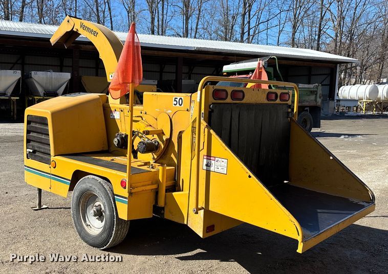 image for item DW7491 2000 Vermeer BC1000 wood chipper
