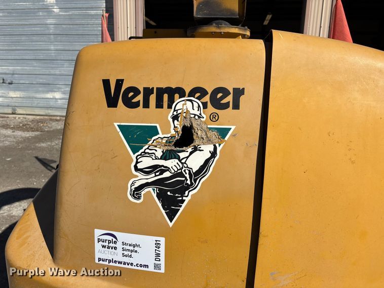 image for item DW7491 2000 Vermeer BC1000 wood chipper