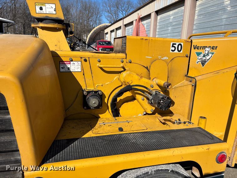 image for item DW7491 2000 Vermeer BC1000 wood chipper