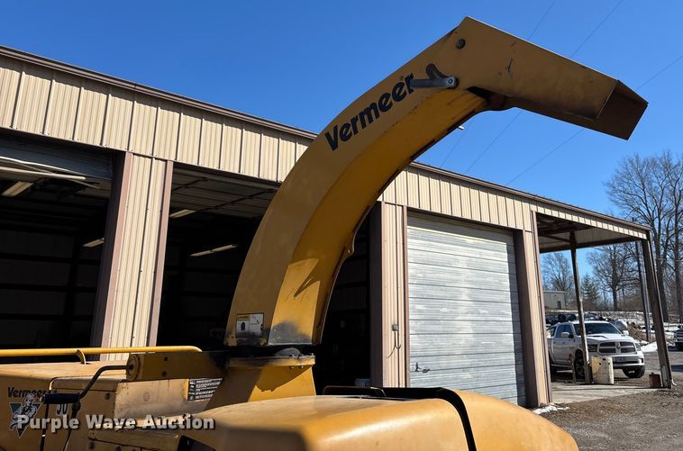 image for item DW7491 2000 Vermeer BC1000 wood chipper
