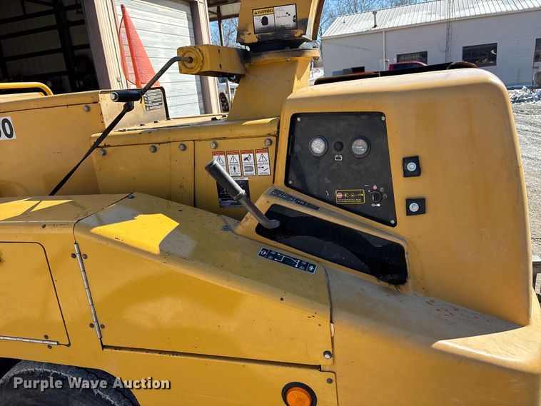 image for item DW7491 2000 Vermeer BC1000 wood chipper