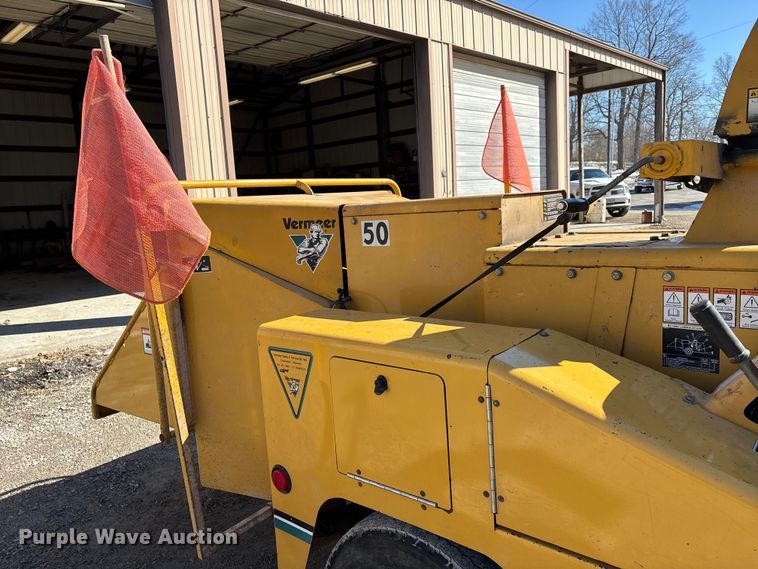 image for item DW7491 2000 Vermeer BC1000 wood chipper