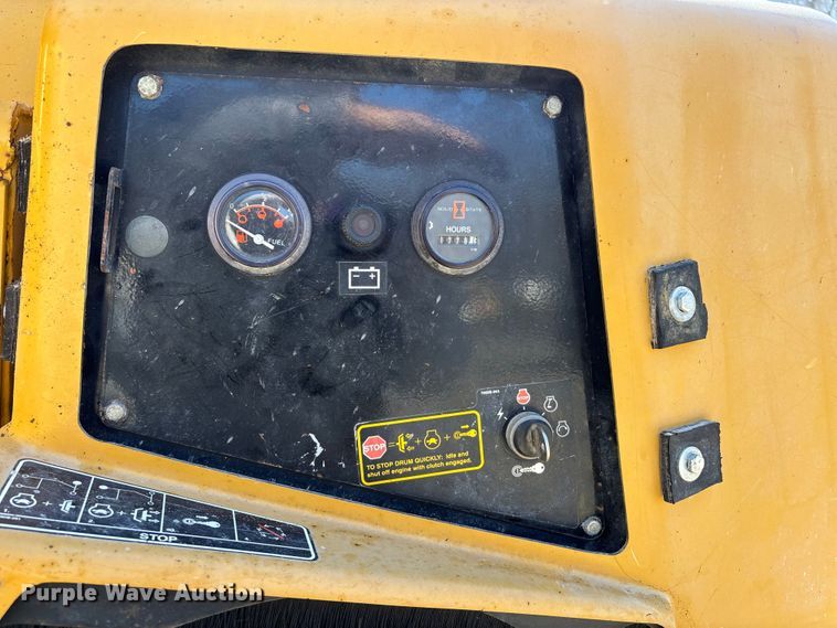 image for item DW7491 2000 Vermeer BC1000 wood chipper