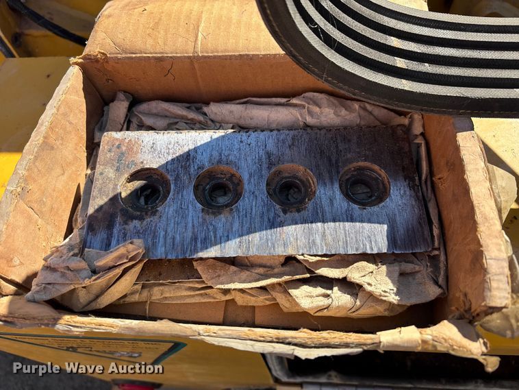 image for item DW7491 2000 Vermeer BC1000 wood chipper