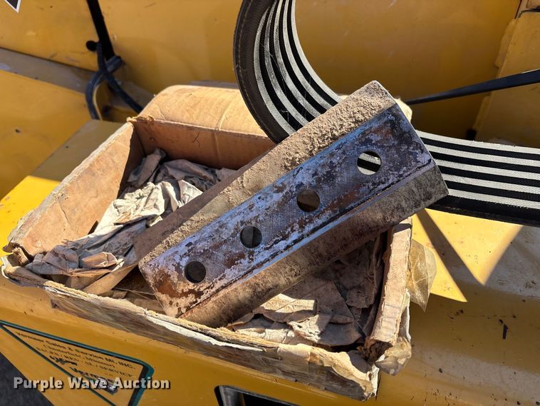 image for item DW7491 2000 Vermeer BC1000 wood chipper