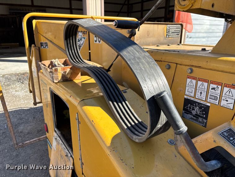 image for item DW7491 2000 Vermeer BC1000 wood chipper