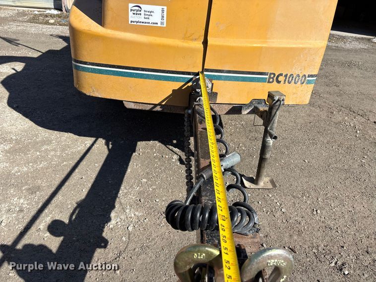 image for item DW7491 2000 Vermeer BC1000 wood chipper