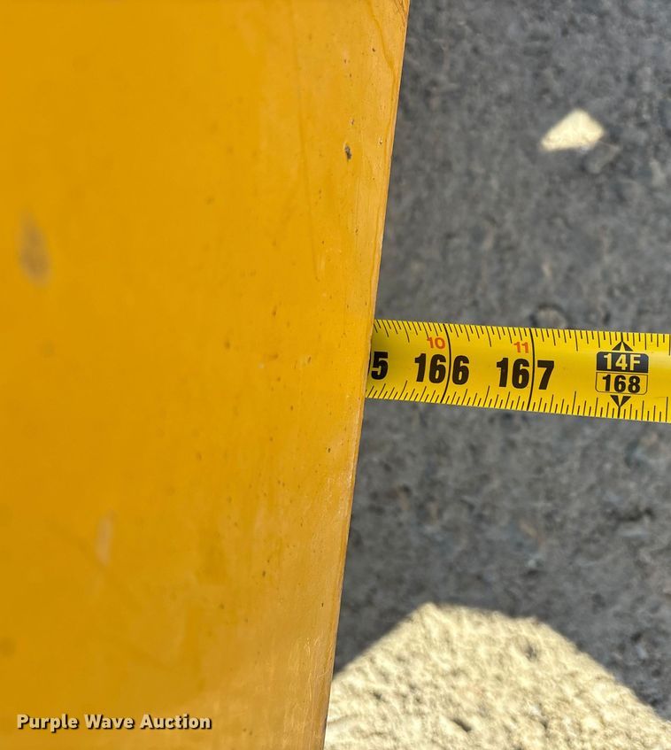 image for item DW7491 2000 Vermeer BC1000 wood chipper