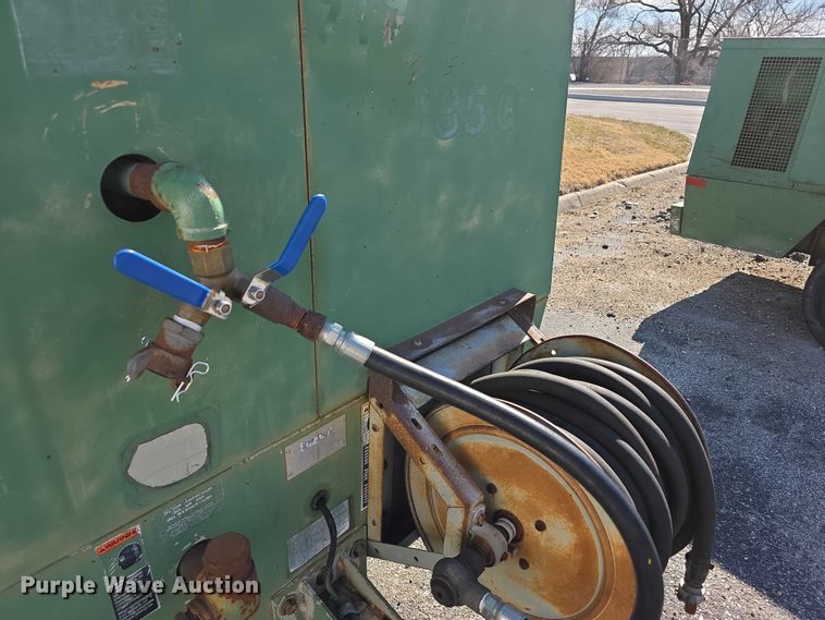 image for item DZ3711 1991 Sullair 185Q air compressor