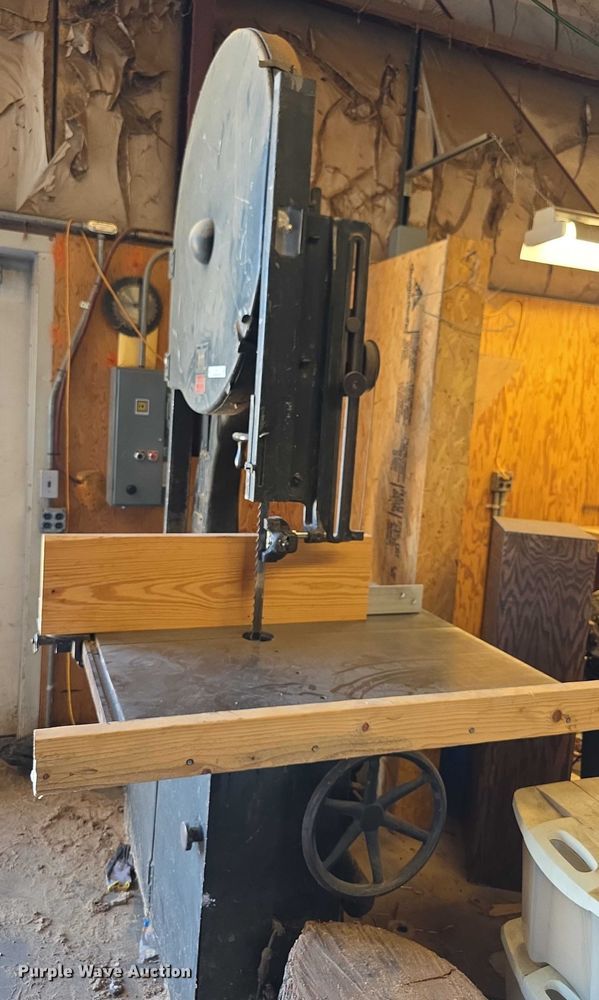 image for item DZ3712 Oliver 116D  band saw