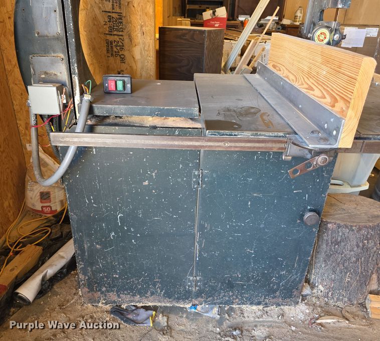 image for item DZ3712 Oliver 116D  band saw