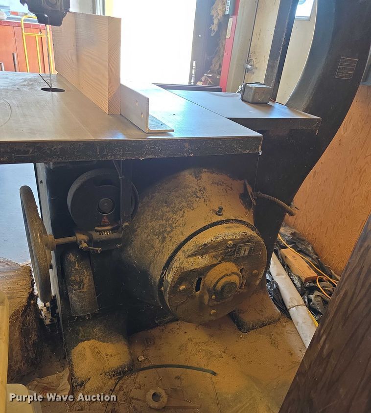 image for item DZ3712 Oliver 116D  band saw