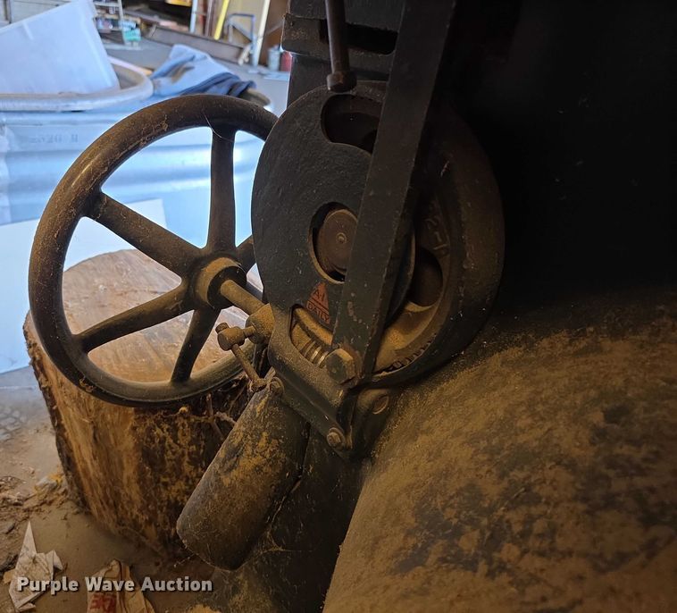 image for item DZ3712 Oliver 116D  band saw