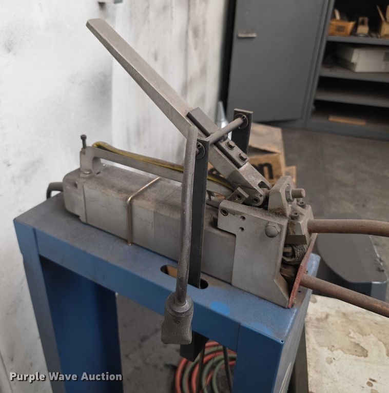 image for item DZ3848 Miller  LMSW52  spot welder