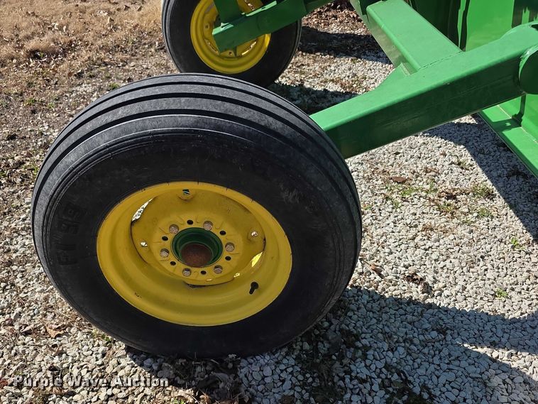 image for item DZ3860 John Deere 2438 box blade