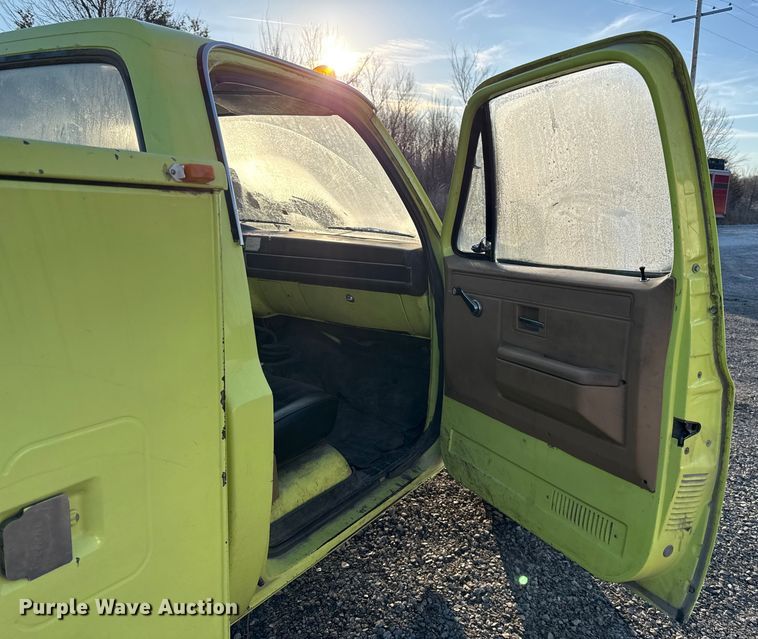 image for item DZ4290 1981 Chevrolet K30 utility / service truck