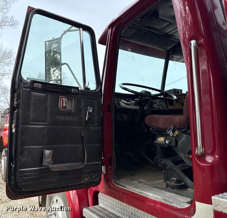 image for item DZ4299 1987 White quint fire truck