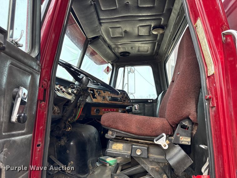 image for item DZ4299 1987 White quint fire truck