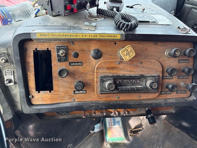 image for item DZ4299 1987 White quint fire truck