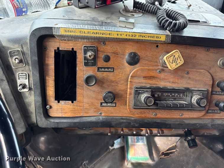 image for item DZ4299 1987 White quint fire truck