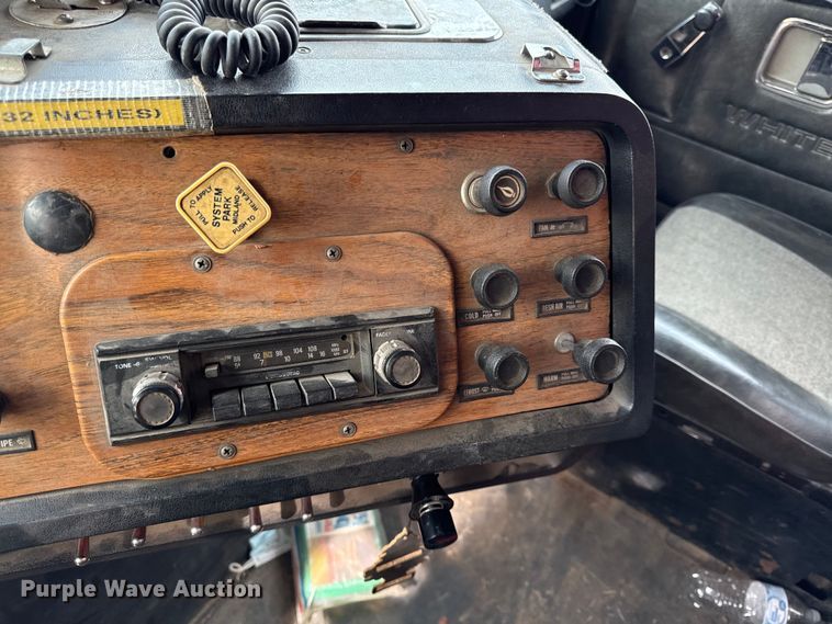 image for item DZ4299 1987 White quint fire truck