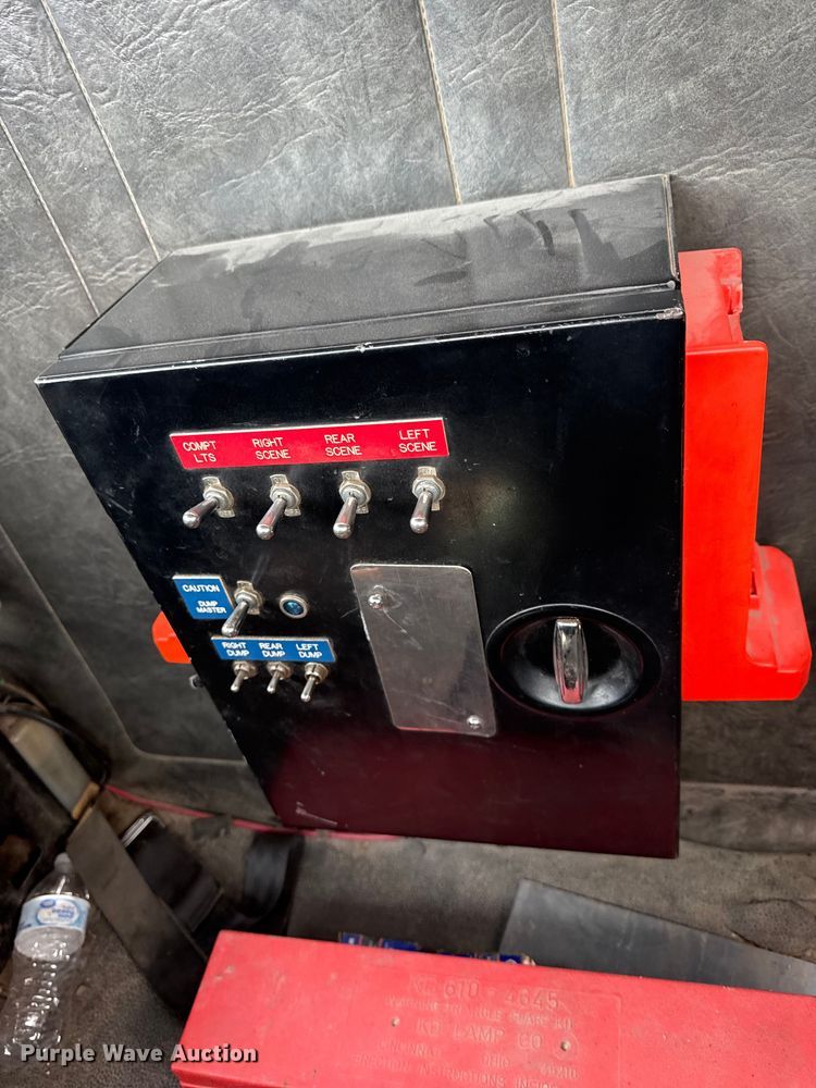 image for item DZ4299 1987 White quint fire truck