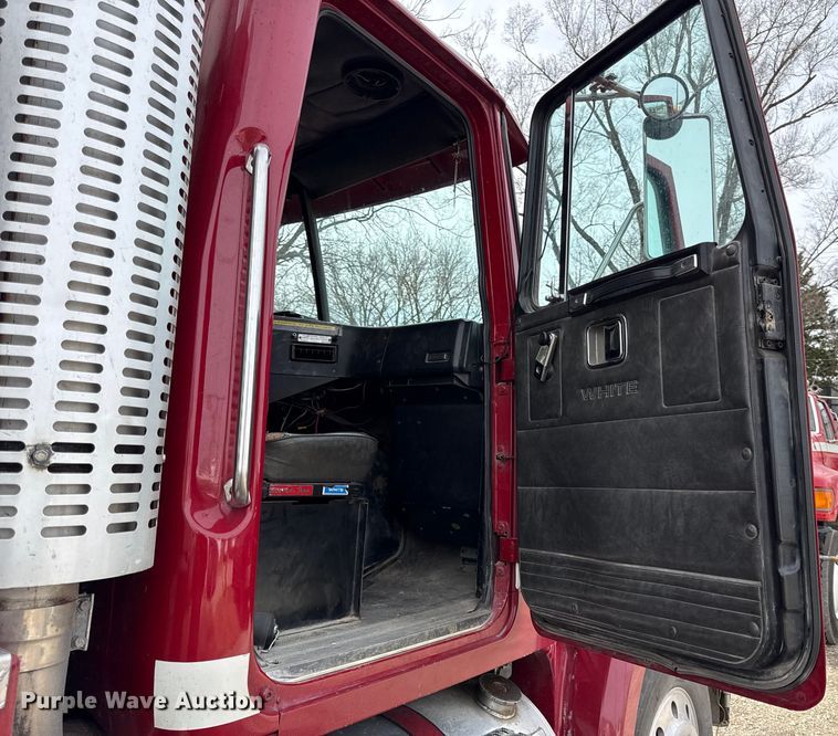 image for item DZ4299 1987 White quint fire truck