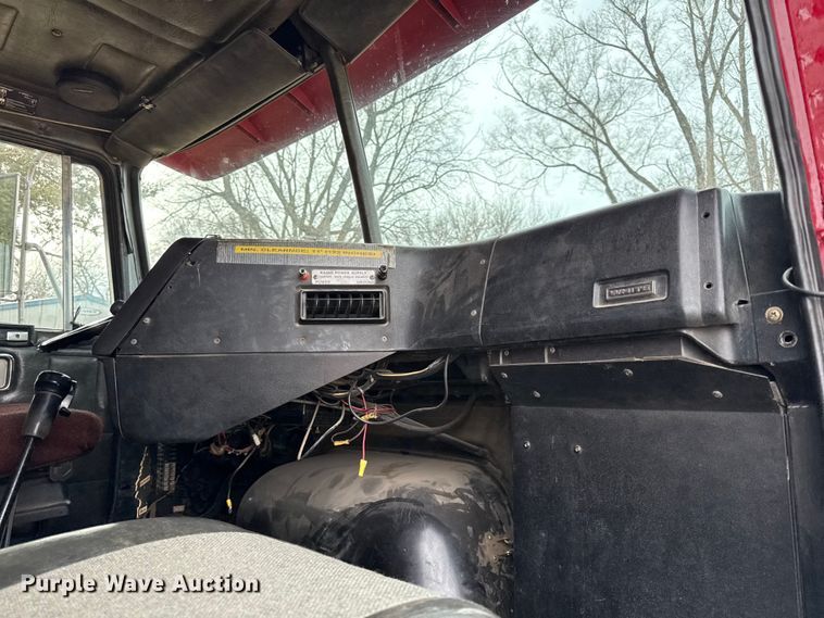 image for item DZ4299 1987 White quint fire truck