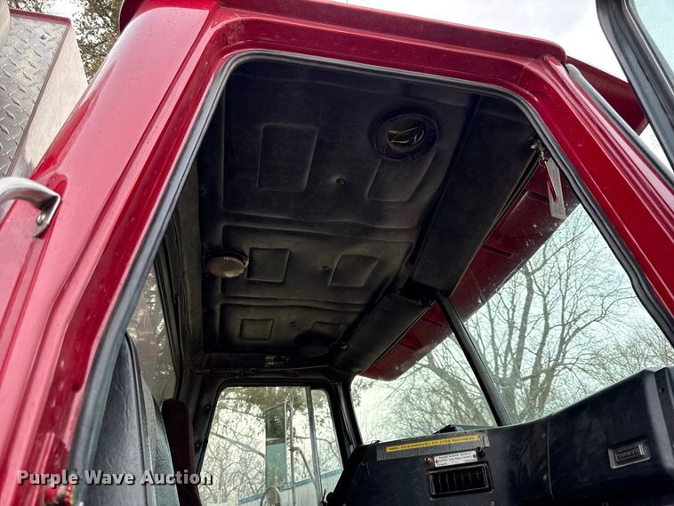 image for item DZ4299 1987 White quint fire truck