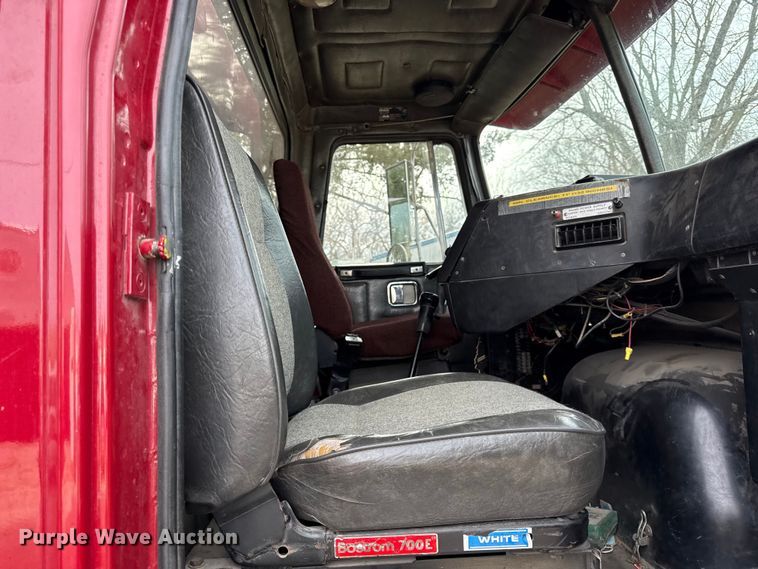 image for item DZ4299 1987 White quint fire truck