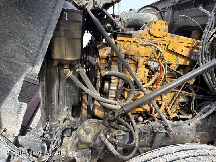 image for item DZ4299 1987 White quint fire truck