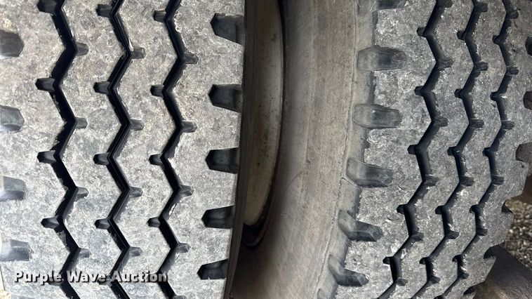 image for item DZ4299 1987 White quint fire truck