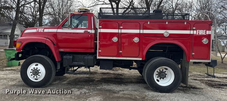 image for item DZ4300 1999 Ford F800 quint fire truck