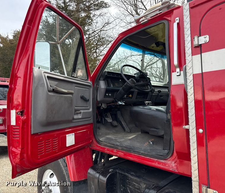 image for item DZ4300 1999 Ford F800 quint fire truck