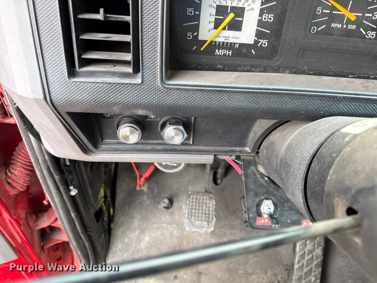 image for item DZ4300 1999 Ford F800 quint fire truck